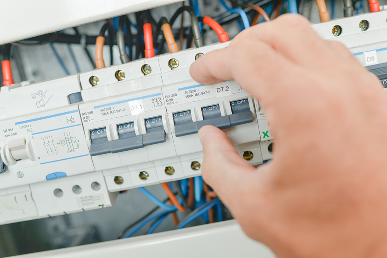 Schalt­schrank­bau bei Elektrotechnik Schlicker in Neustadt an der Aisch